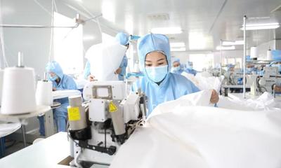 遼寧鞍山 開足馬力保供應 防疫物資生產忙